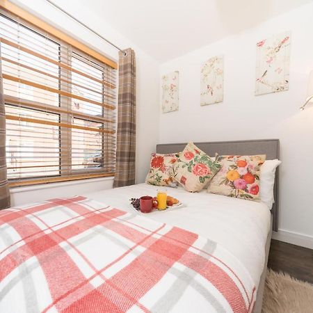 City Centre Posh Parlour Gated Parking 1Bed Wifi Кінгстон-апон-Галл Екстер'єр фото