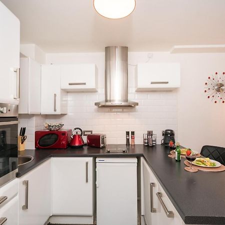 City Centre Posh Parlour Gated Parking 1Bed Wifi Кінгстон-апон-Галл Екстер'єр фото