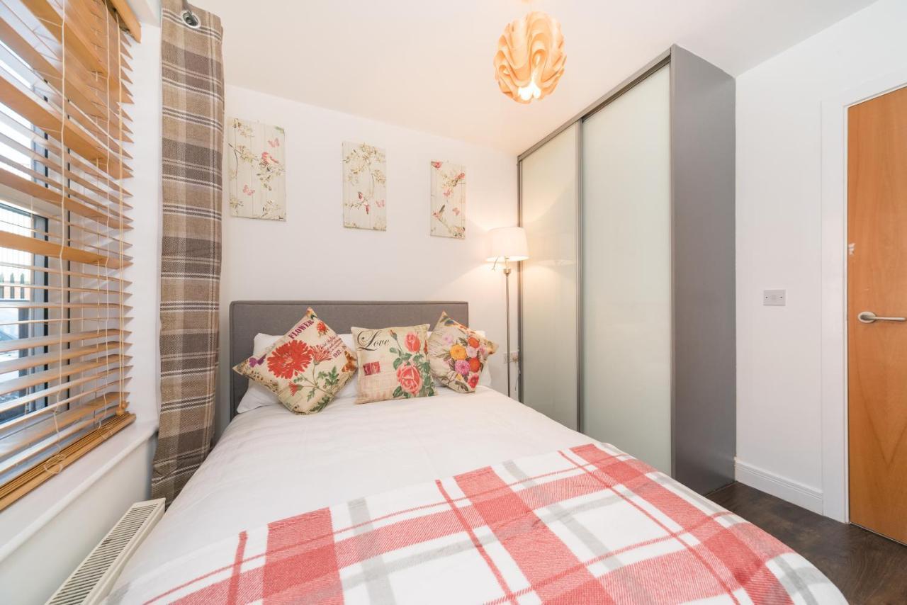 City Centre Posh Parlour Gated Parking 1Bed Wifi Кінгстон-апон-Галл Екстер'єр фото