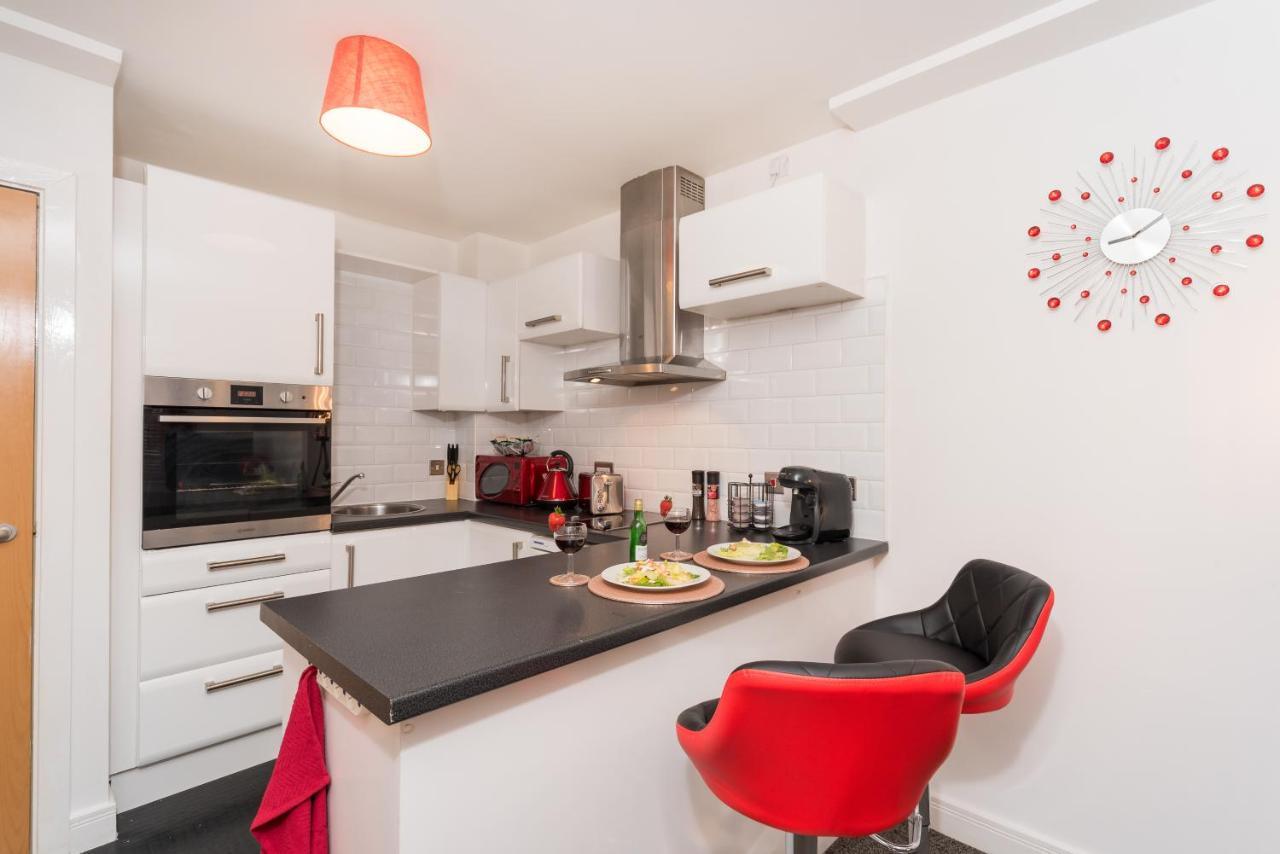 City Centre Posh Parlour Gated Parking 1Bed Wifi Кінгстон-апон-Галл Екстер'єр фото
