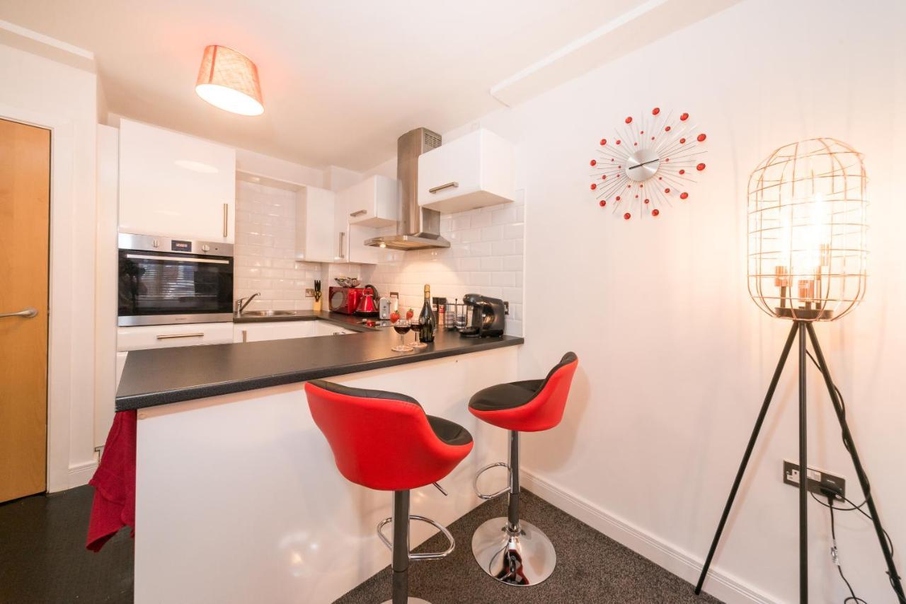 City Centre Posh Parlour Gated Parking 1Bed Wifi Кінгстон-апон-Галл Екстер'єр фото