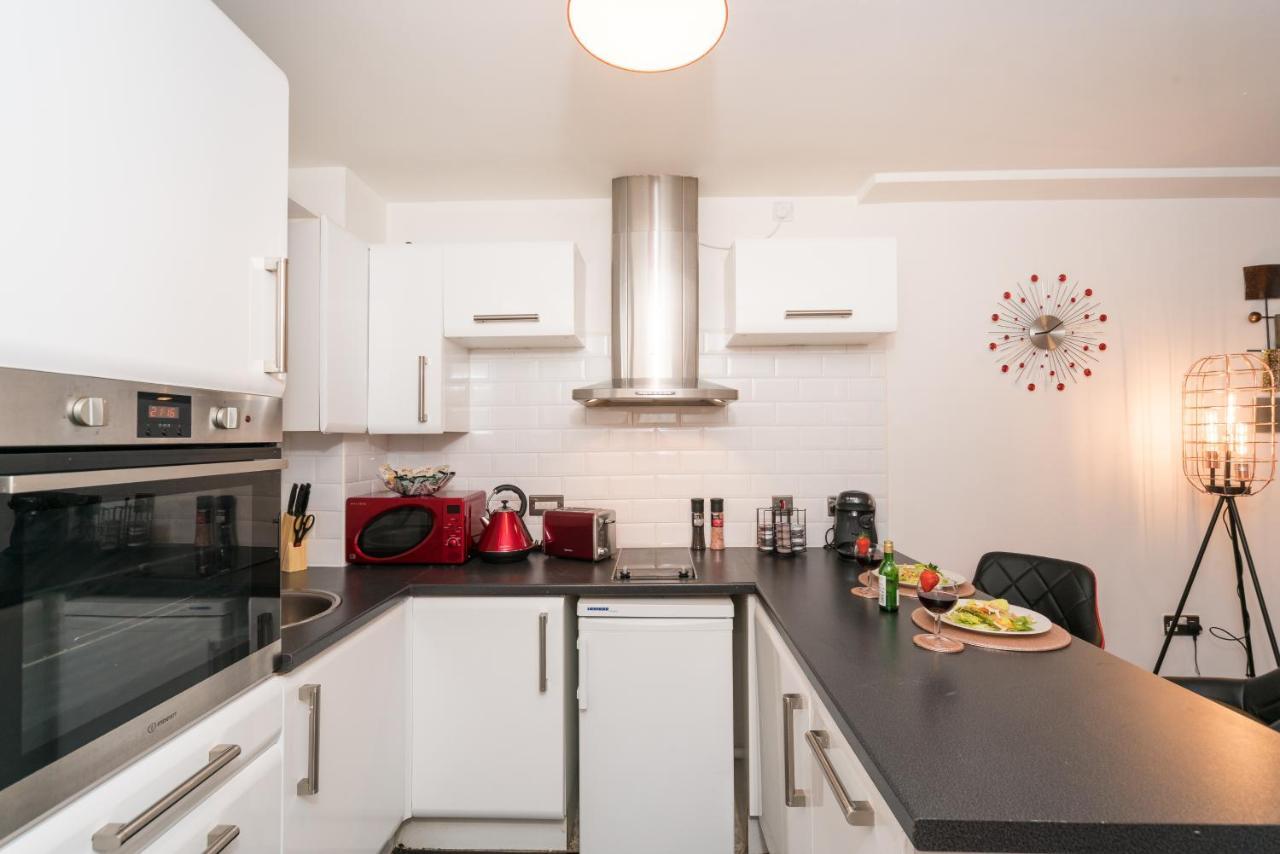 City Centre Posh Parlour Gated Parking 1Bed Wifi Кінгстон-апон-Галл Екстер'єр фото
